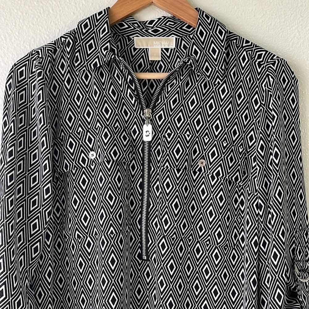 Michael Kors Black and White Geometric Tunic Style Half Zip Light Flowy Top S